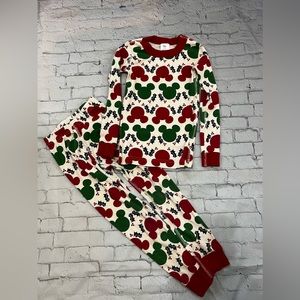 Hanna Andersson Disney Christmas Pajama’s size 5T.